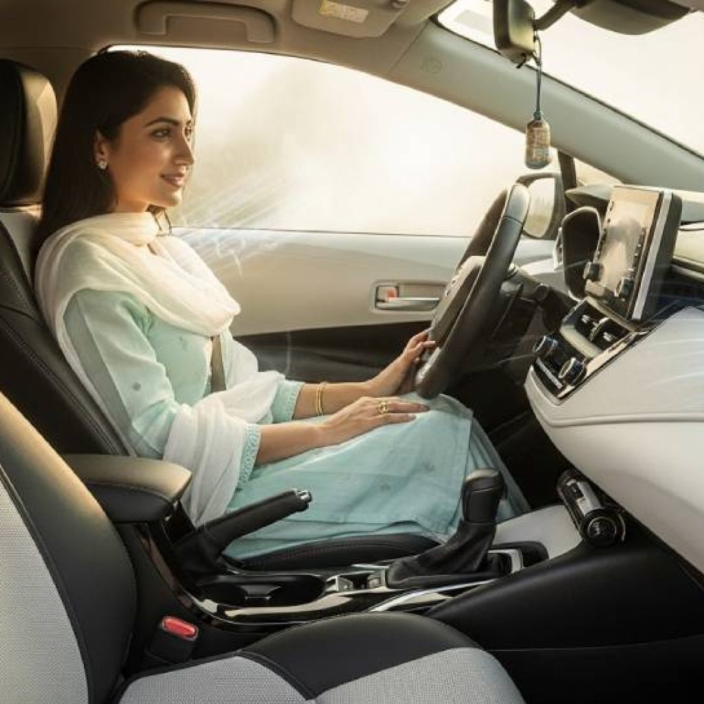 Best gari ki cheezain Pakistan waterproof seat covers in Toyota Corolla family car